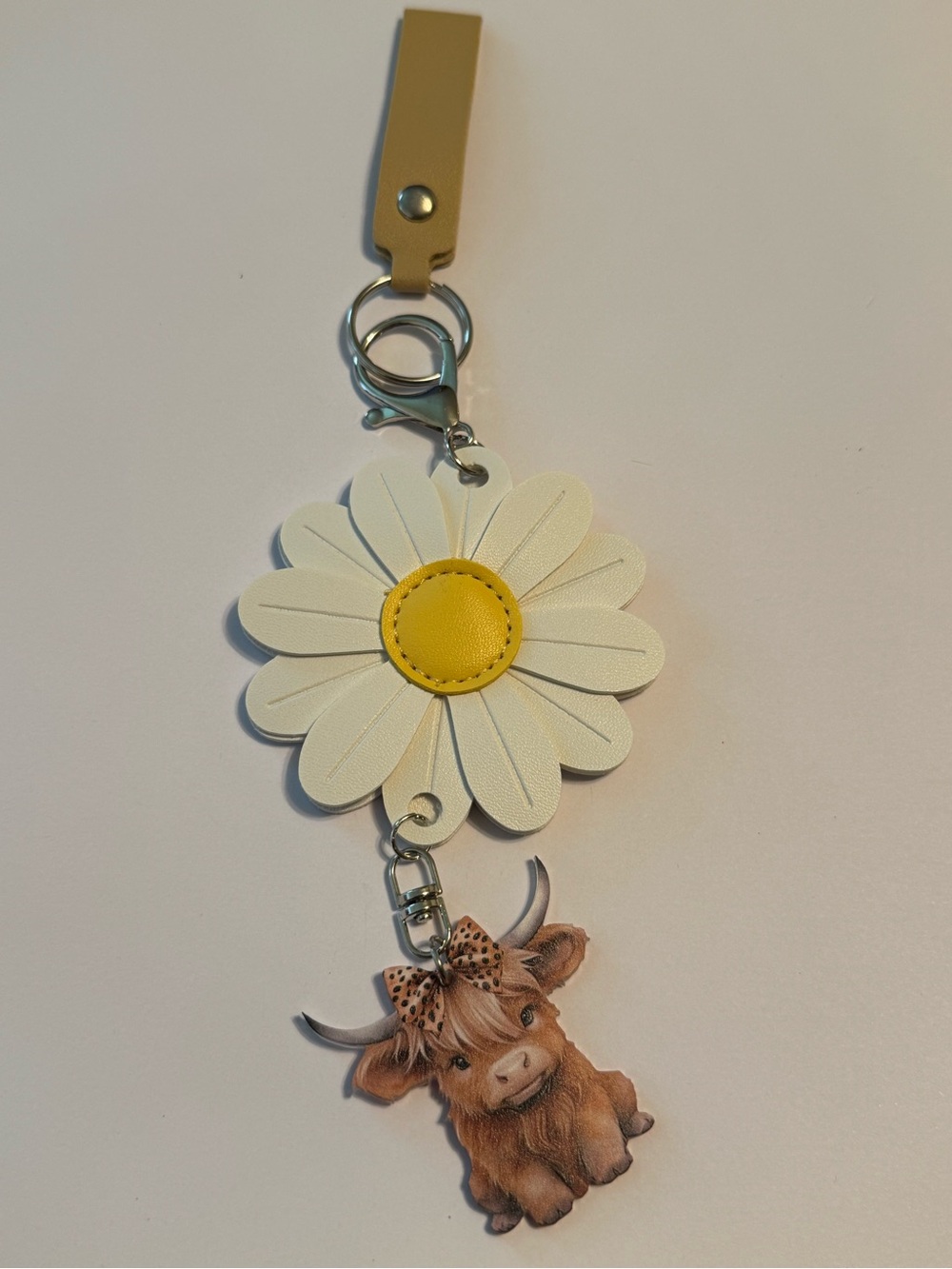 Boho Daisy Highland Cow Keychain